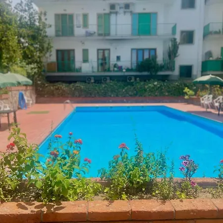 Large Family Appartament With Pool Daire Sorrento